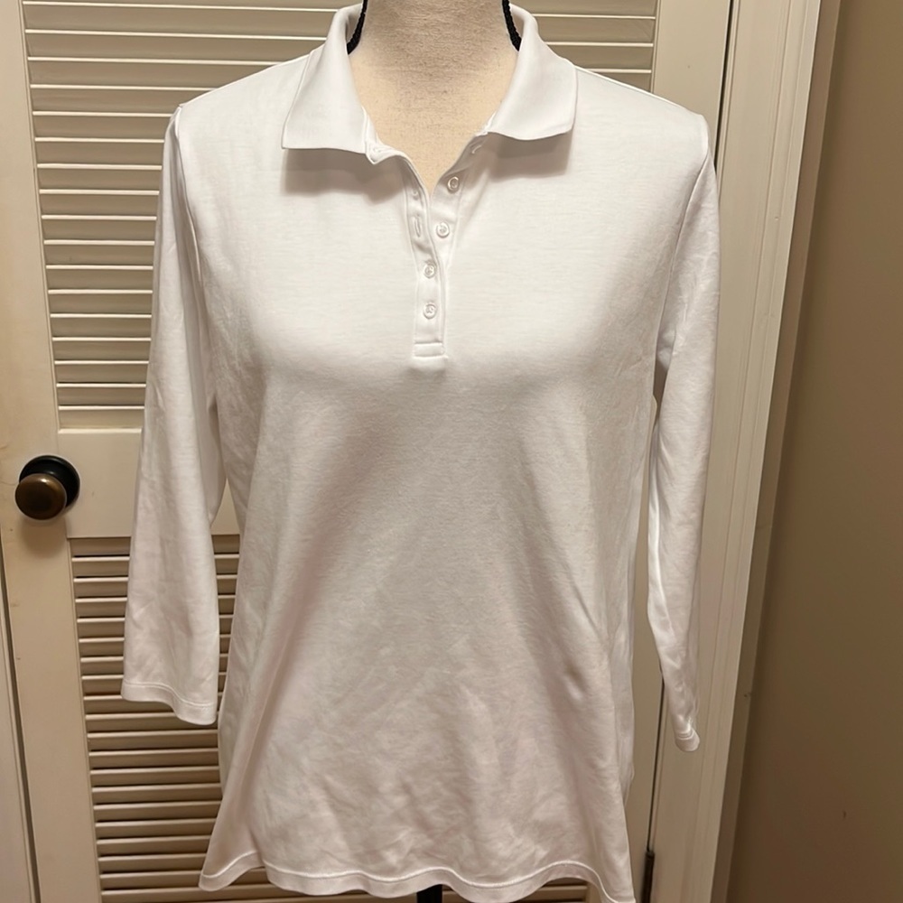 81. Lands’ End Nursing Scrub Top in White